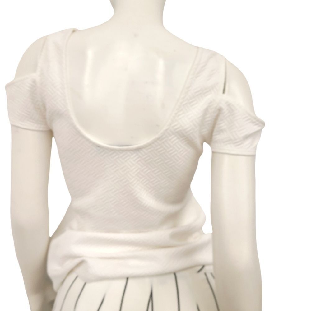 Guess White Textured Shoulder Top sz Medium - Picture 6 of 7